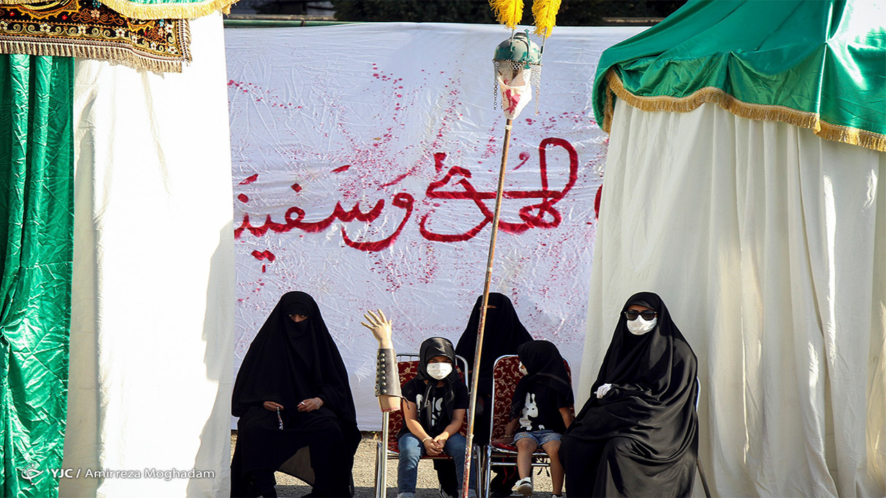 یک زن که سخت هیئت مردان مرد داشت / بعد از حسین یک دل طوفان نبرد داشت