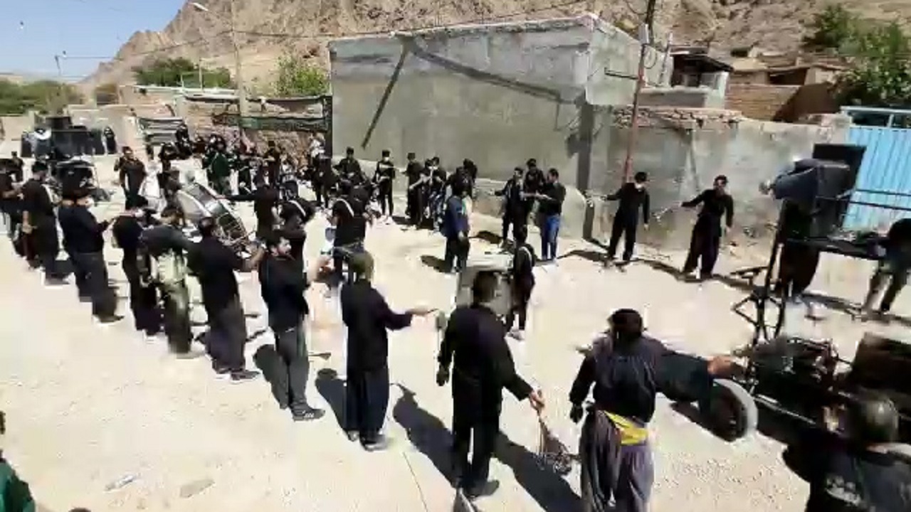 عزاداری روز عاشورای حسینی در روستای قنات‌آباد + فیلم