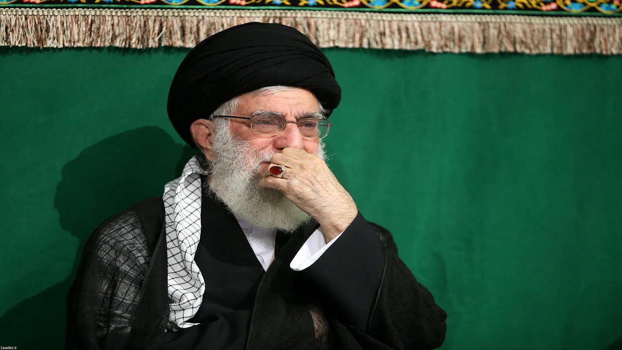 آخرین شب مراسم عزاداری امام حسین (ع) با حضور رهبر انقلاب برگزار شد