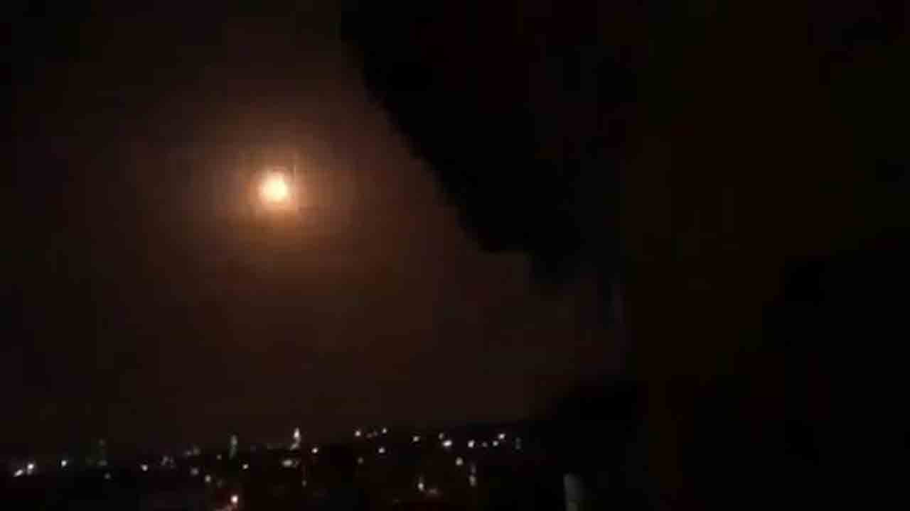 تصاویری از مقابله پدافند هوایی ارتش سوریه با موشک&zwnj;های صهیونیستی
