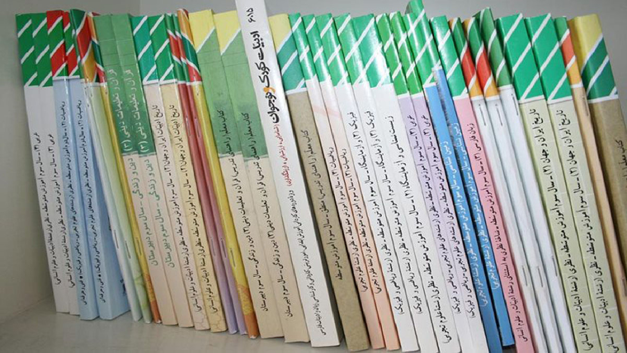 توزیع کتاب درسی در بین بیش از ۴۰ هزار دانش آموز در مهاباد