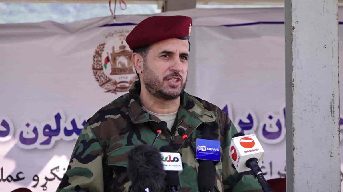 سرپرست وزارت دفاع افغانستان به یک ماه کسر حقوق جریمه شد