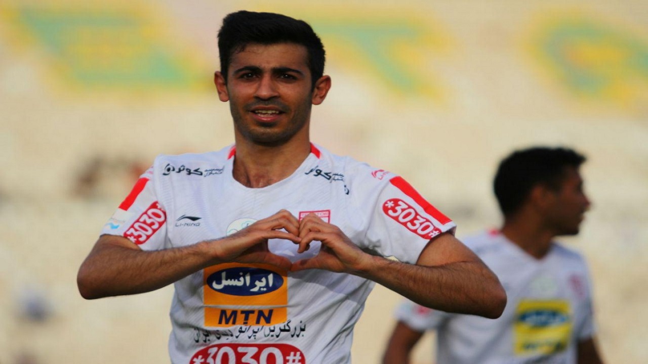 هافبک ذوب آهن در یک قدمی پرسپولیس