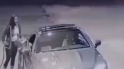 برق گرفتگی مردی که بالای دکل برق رفته بود + فیلم