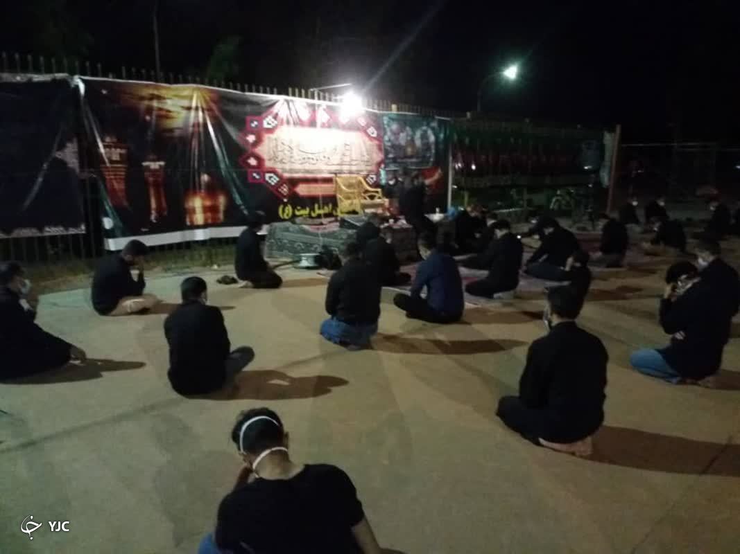 عزاداری عاشقان حسینی در شب شهادت سیدالشهدا (ع)