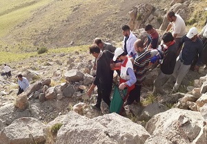 نجات ۵ نفر گرفتار شده در تنگه «هلت» پلدختر