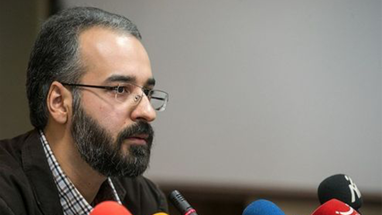 نمایش زن بدون حجاب در کنار محارم بر اساس استفتاء بود