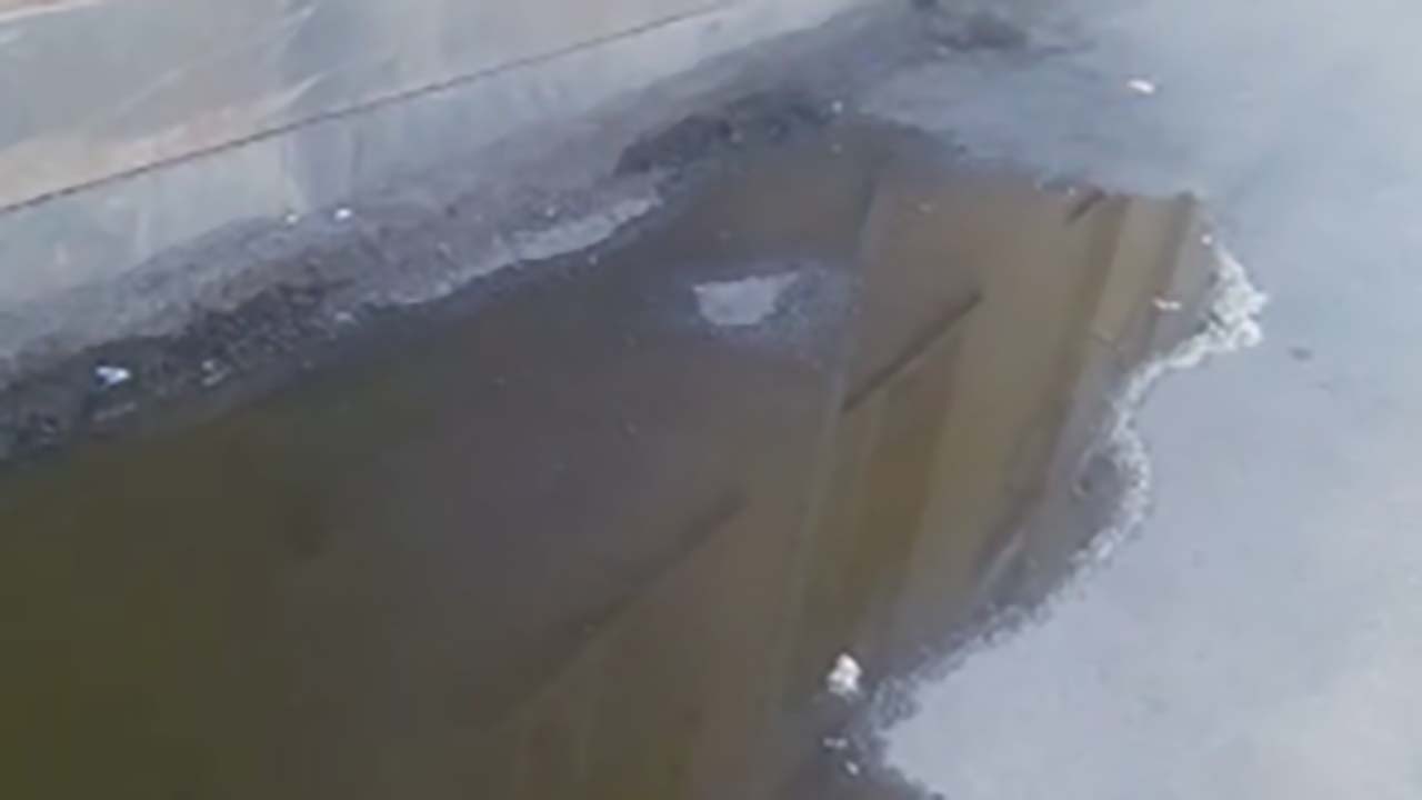 گلایه از وضع نامناسب فاضلاب در خیابان اهواز + فیلم