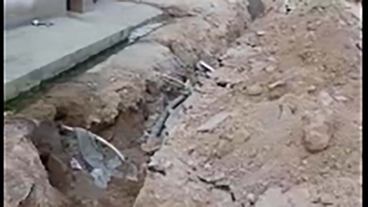 گلایه از وضع نامناسب کانال آب در روستای نخل تقی + فیلم