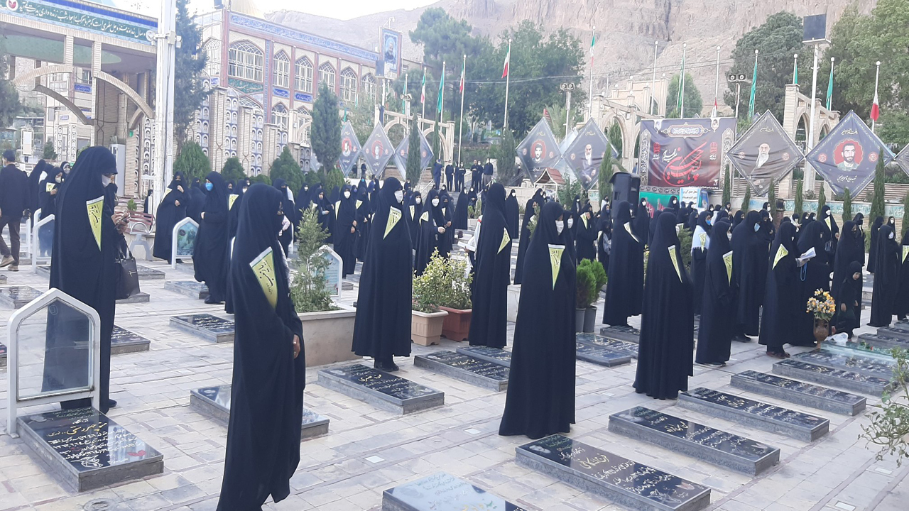 اجتماع زنان مکتب حاج قاسم در جوار مرقد فرمانده