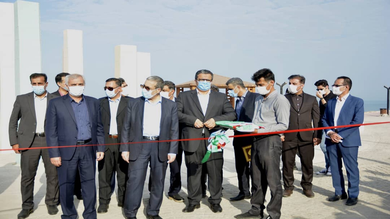 بوستانی در کناره خلیج فارس