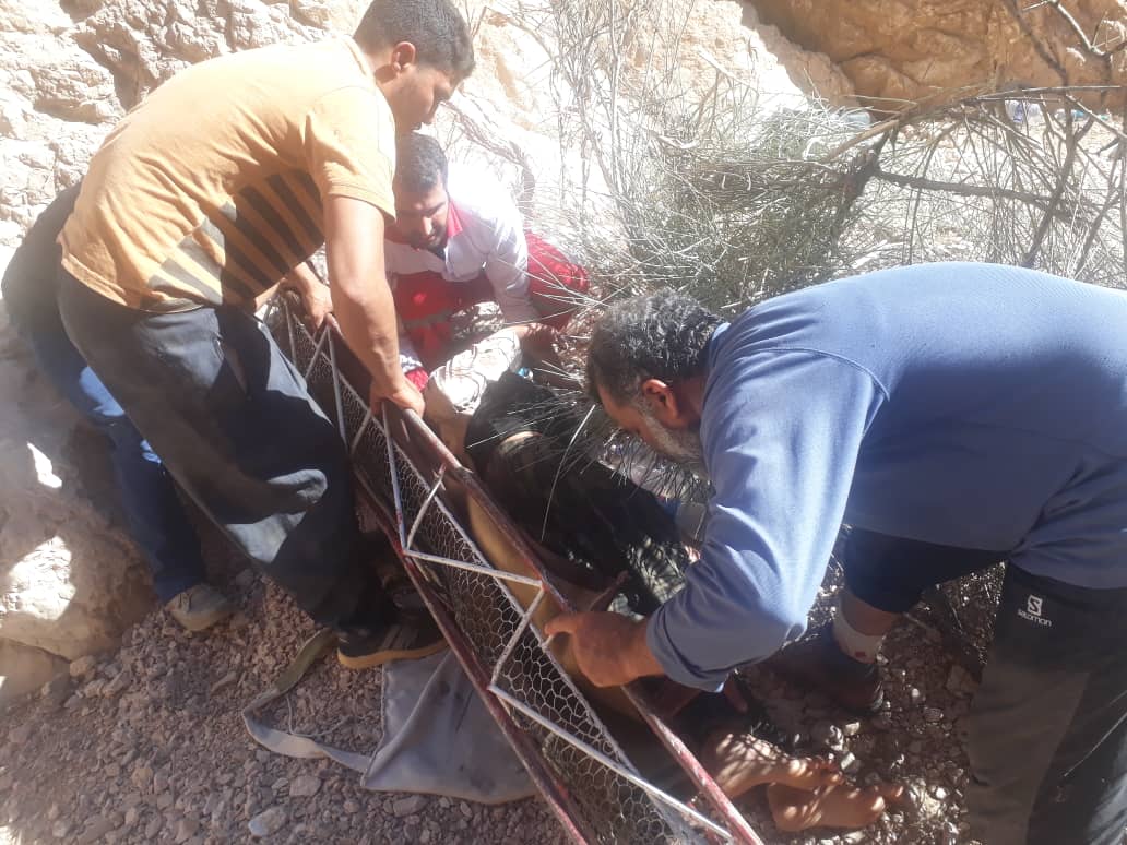 نجات جوان ۲۵ ساله در ارتفاعات روستای چاهملک