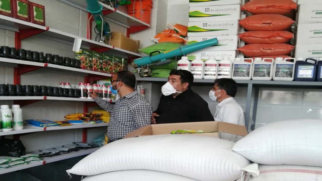 نظارت مستمر بر فروشگاه‌های عرضه سموم کشاورزی در شهرستان کازرون