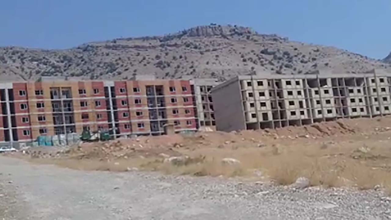 پروژه نیمه‌کاره مسکن مهر در دالاهو + فیلم