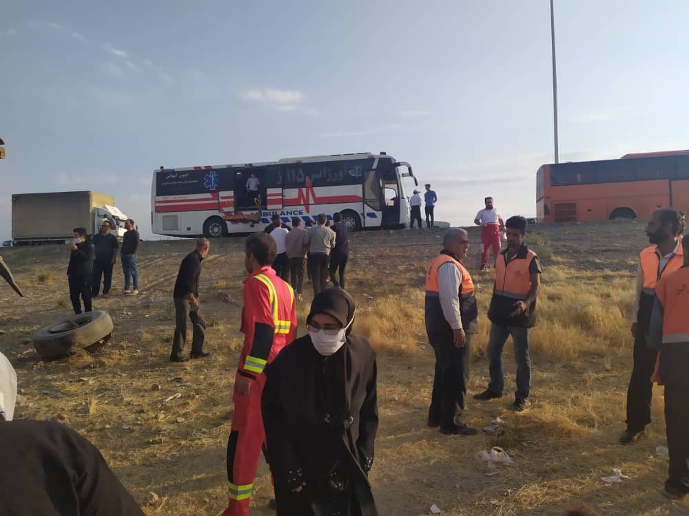 واژگونی اتوبوس در اتوبان کرج قزوین/۲۵ نفر مصدوم و ۲ نفر فوت شدند