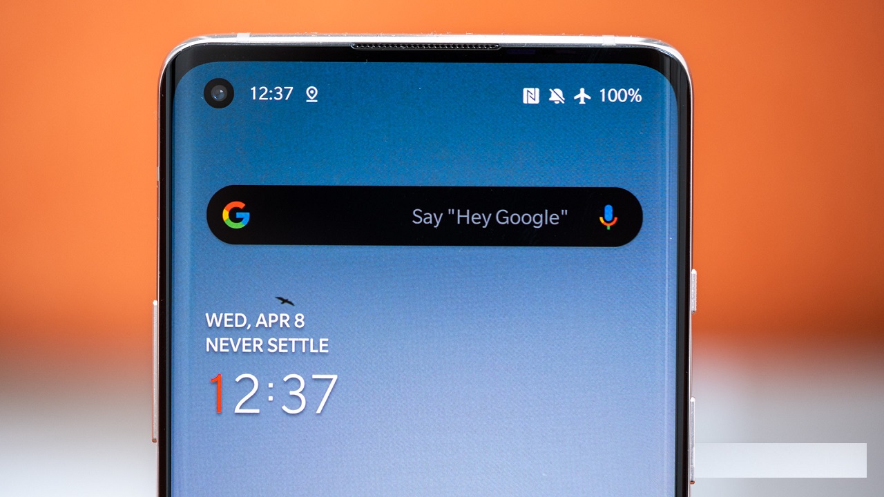 گوشی OnePlus 8T از نمایشگر ۱۲۲۰ هرتزی بهره می‌برد