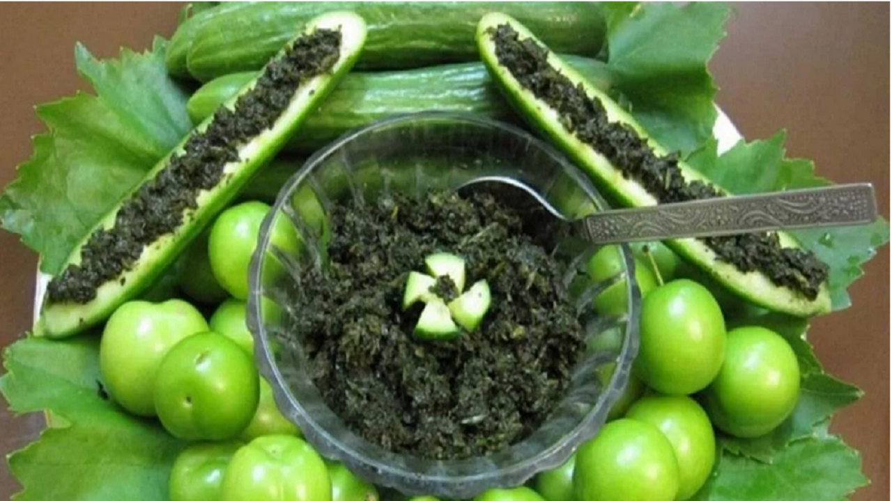 طرز تهیه دلال یا نمک سبز خانگی خوشمزه