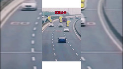 واژگونی ناگهانی کامیون وسط بزرگراه + فیلم