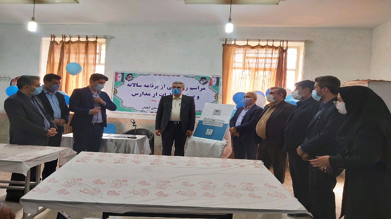 رونمایی از سند برنامه سالانه آموزش و پرورش در هنرستان فنی سمیه