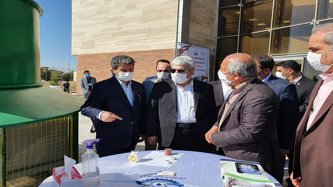 معاون رئیس جمهوری از نمایشگاه‌های محصولات فناوری آذربایجان‌غربی بازدید کرد