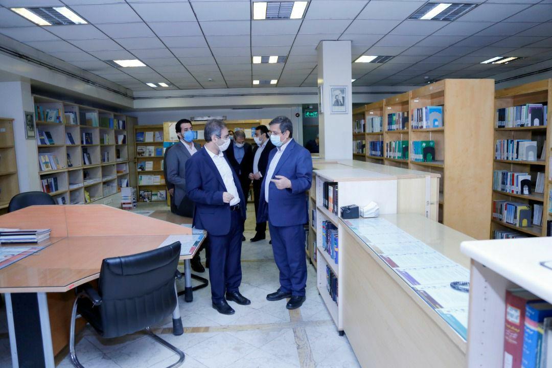 نتایج پژوهش&zwnj;های علمی باید برای مردم ملموس باشد/بانک مرکزی سیاست گذاری نوین بانکی را آغاز کرده است