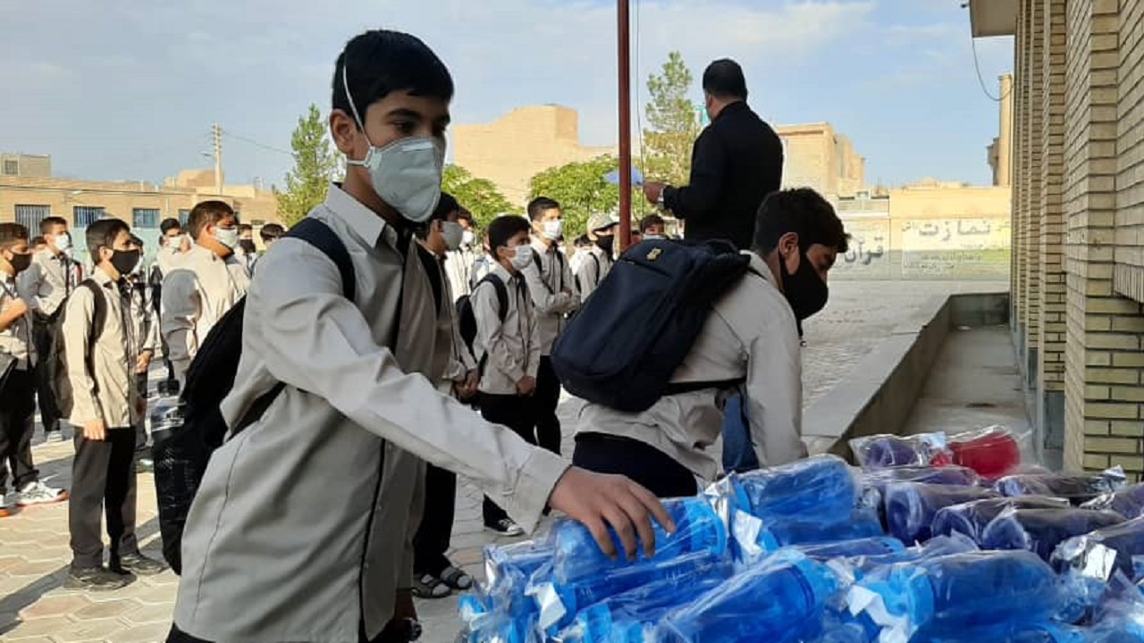 زنگ آغاز سال تحصیلی با  رعایت شیوه نامه های بهداشتی