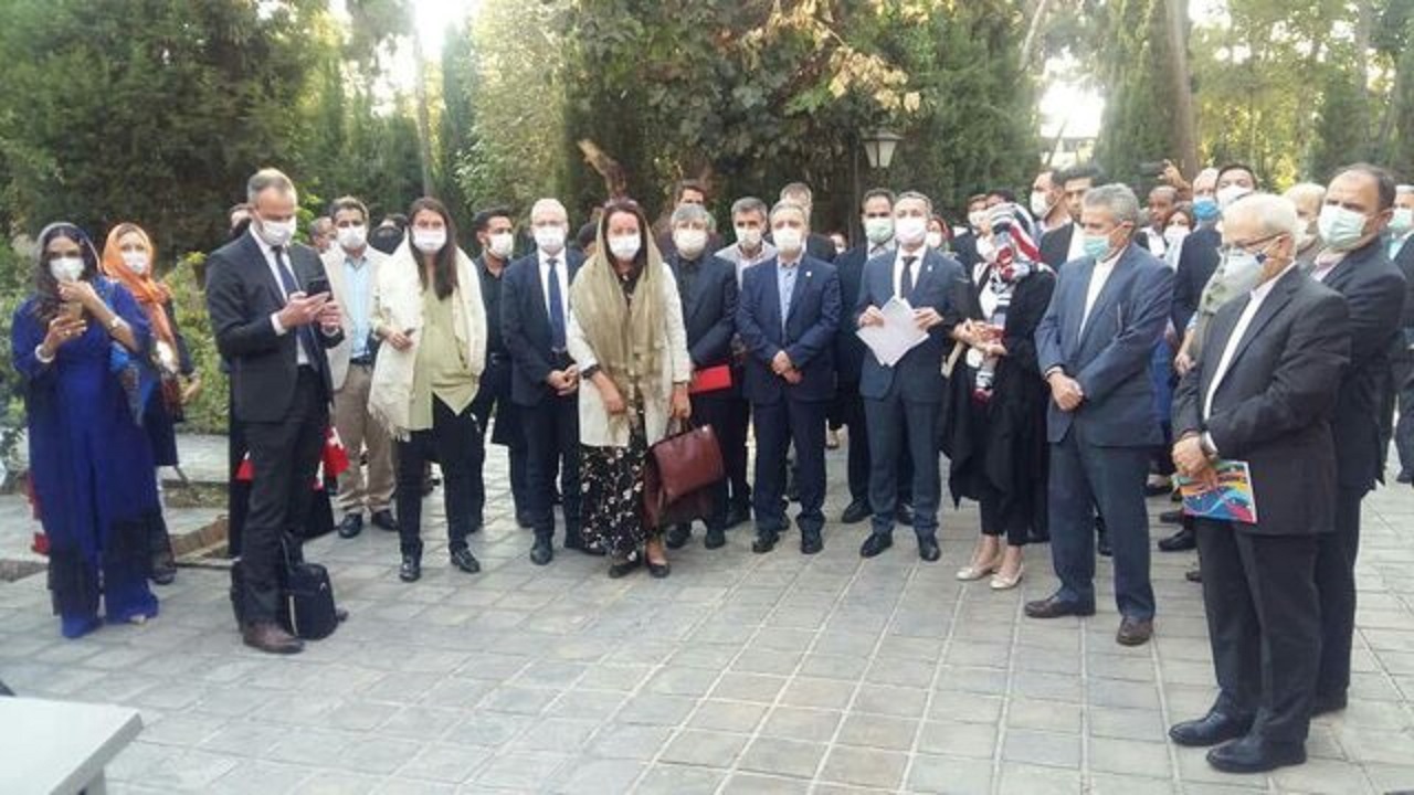 نمایشگاه یک صد سال روابط دیپلماتیک ایران و سوئیس در تهران افتتاح شد