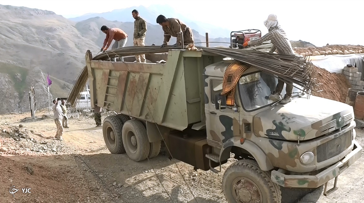 با کمک پاسداران مهندس استان مرکزی راه‌های روستایی کردستان هموار شد