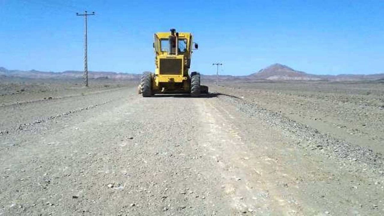 تسطیح و رگلاژ بیش از ۲ هزار کیلومتر از راه‌های روستایی سیستان