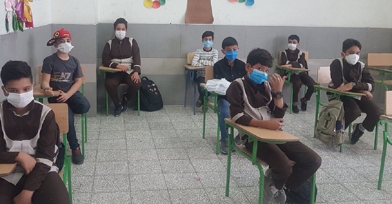 دانش آموزان و والدین گرفتار در فضای شاد