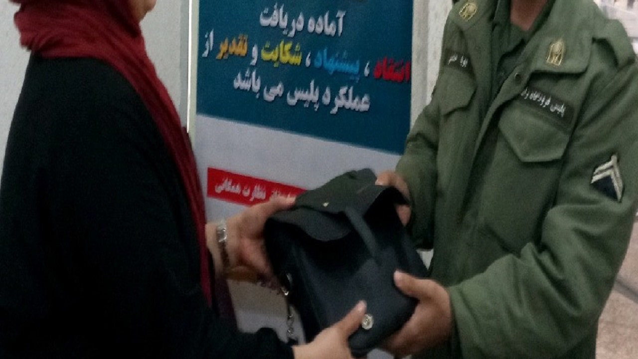 صحت عمل سربازان وظیفه شناس پلیس راه یزد_شیراز 