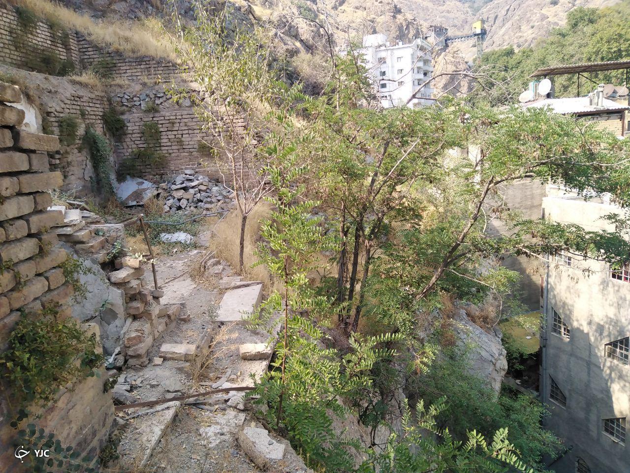 یا در خانه تخریب شده بمان یا هرجا که می&zwnj;خواهی برو