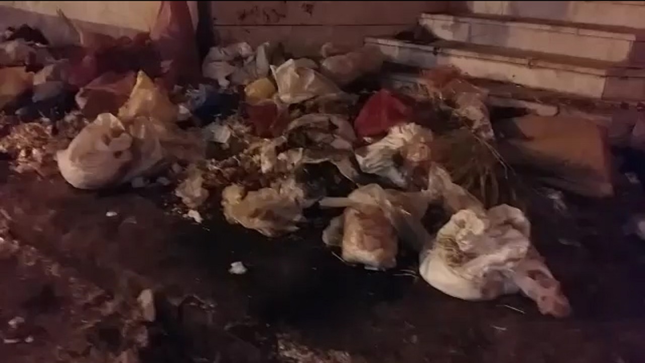 گلایه از بی‌توجهی شهرداری کارون به جمع‌آوری زباله‌ها + فیلم