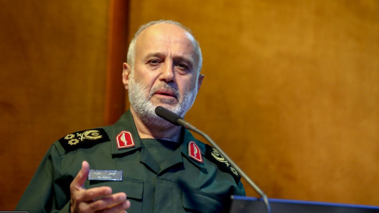 دشمن از آزمودن قدرت سپاه و ارتش پرهیز کند