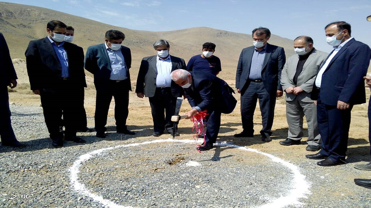 کلنگ احداث شهرک صنعتی شهرکرد ۲ به زمین زده شد