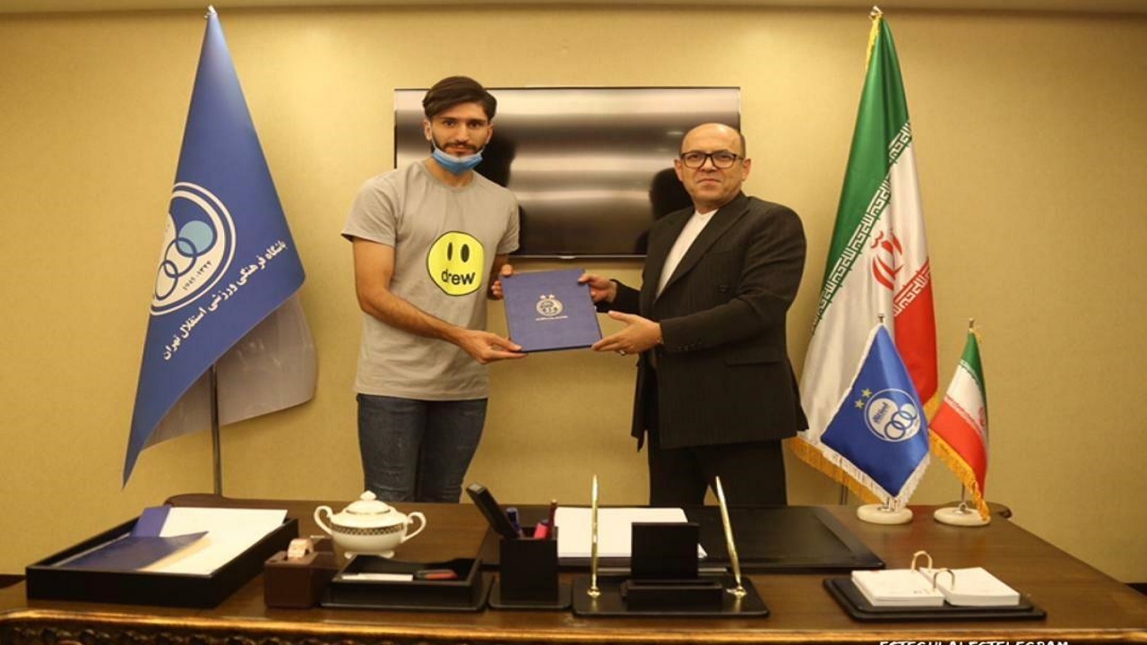 طاهرخانی سه فصل دیگر با استقلال تمدید کرد