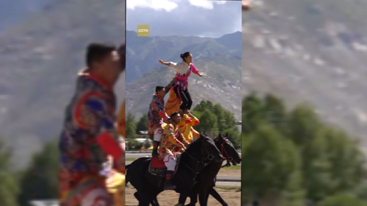 هنرنمایی دیدنی تبتی‌ها در سوارکاری با اسب + فیلم