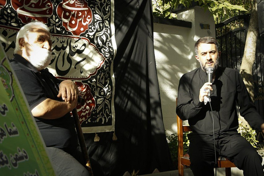 روضه خوانی مداح معروف در کوچه 