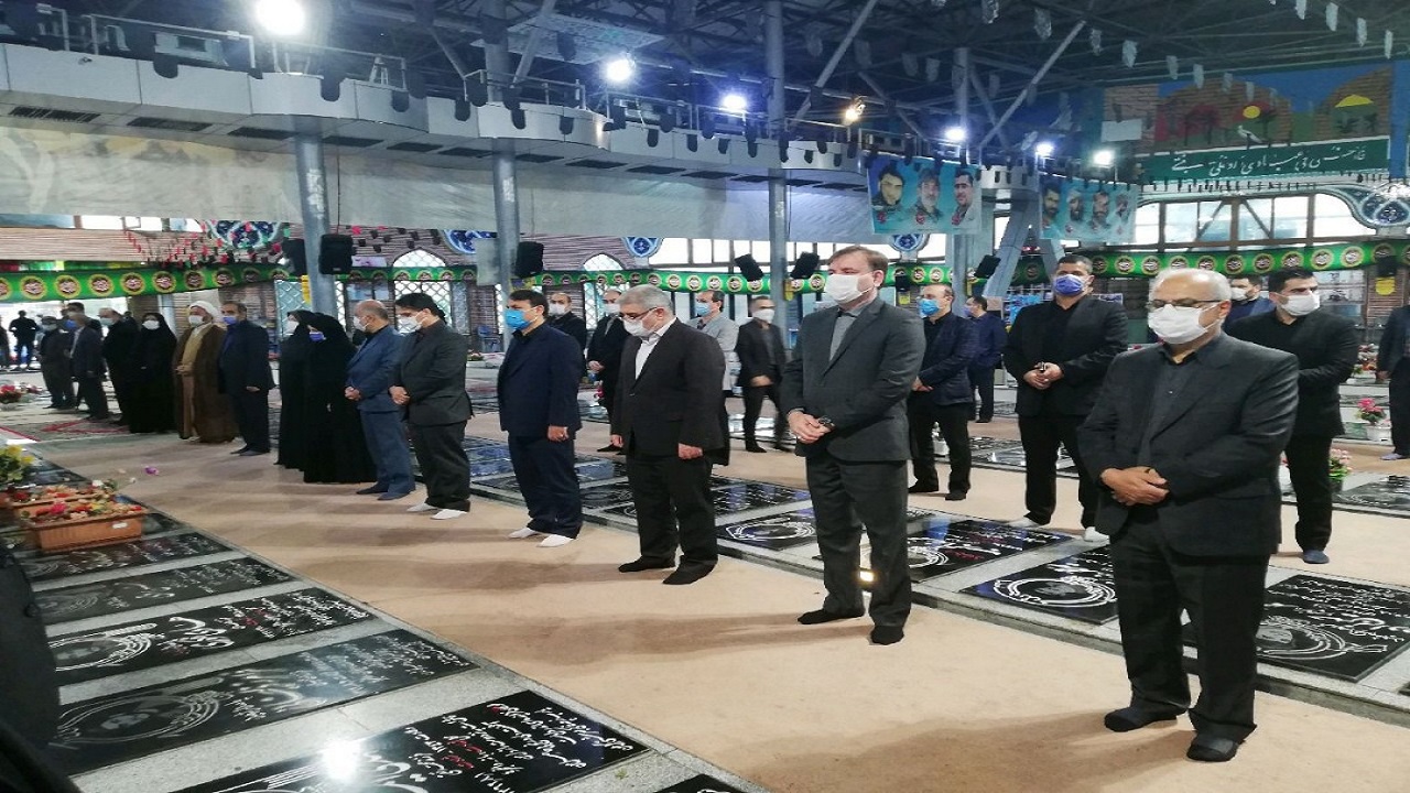 ادای احترام به مقام شامخ شهیدان در گلزار شهدای رشت