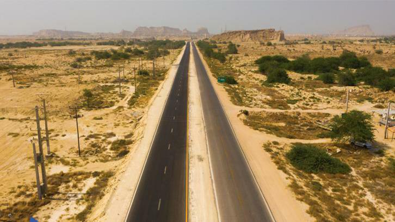 مسیر‌های تردد روستایی و اماکن گردشگری قشم افتتاح شد