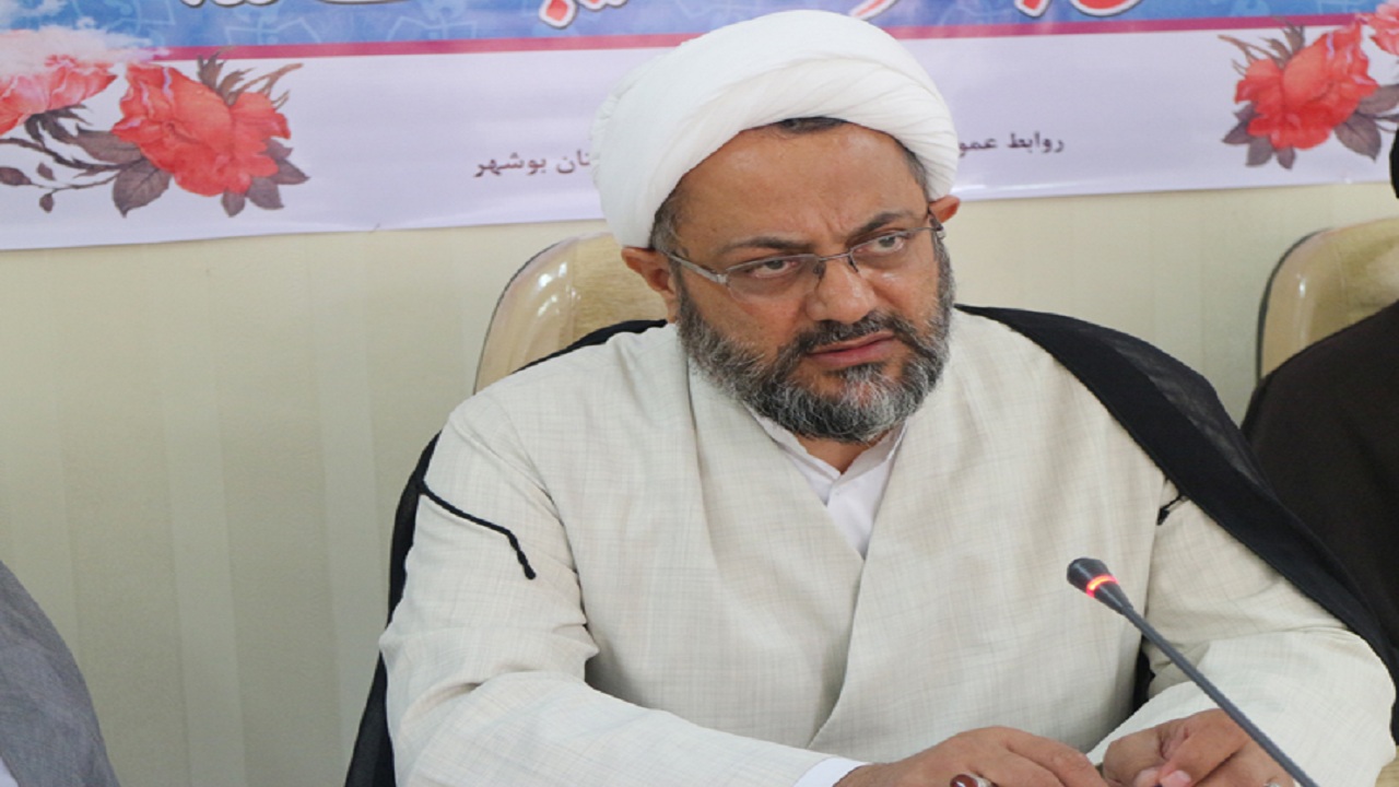 مسئولان اهانت نشریه فرانسوی را به پیامبر اسلام پیگیری کنند