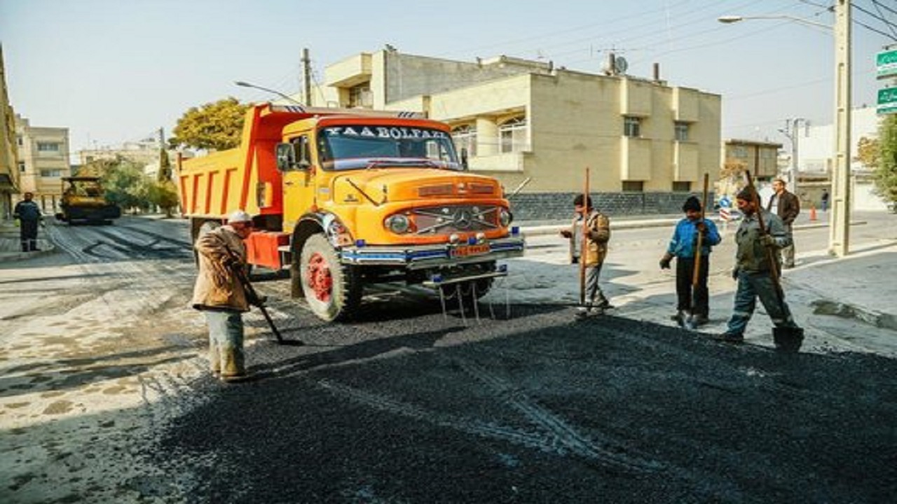 آسفالت ۱۲ هزار مترمربع از معابر بادرود