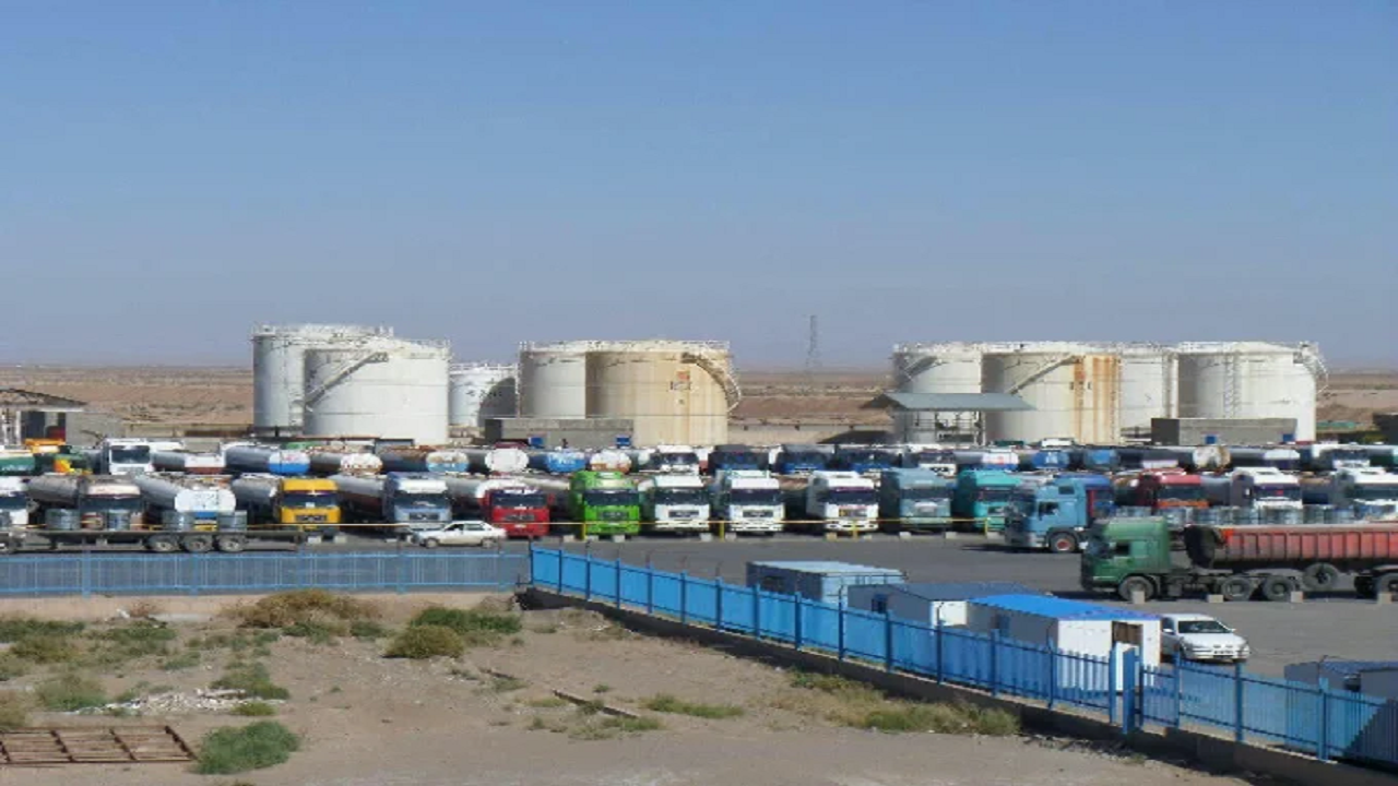 توقف کامیون‌های ترانزیت در پایانه مرزی دوغارون تایباد