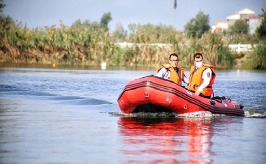 برگزاری مانور آبگیری از منابع روباز آتش نشانان در رشت + تصاویر
