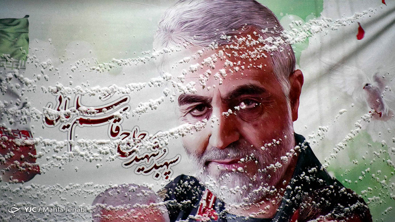 حضور دو بازیکن تراکتور بر سر مزار شهید سلیمانی