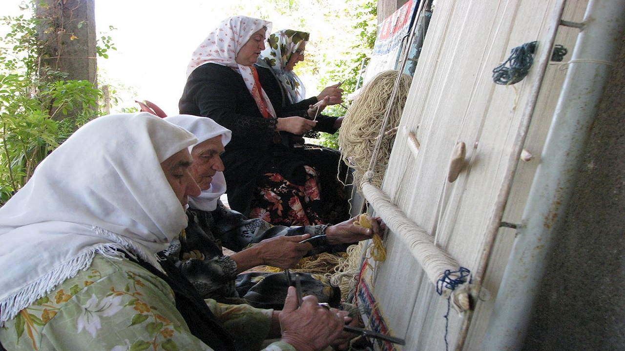 صدور ۵۲۰ مجوز تولید انفرادی و ۱۰ پروانه تولید کارگاهی صنایع دستی در اردبیل