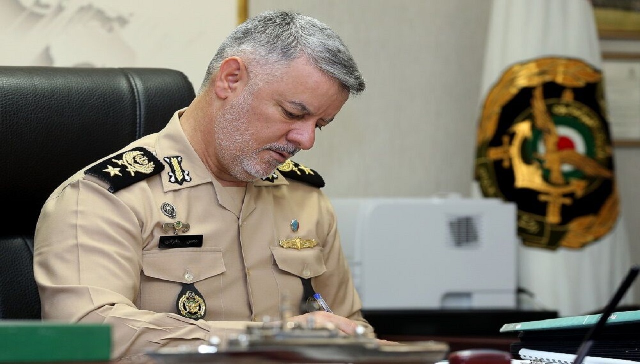 دریادار خانزادی از برگزارکنندگان رزمایش ذوالفقار ۹۹ ارتش تقدیر کرد