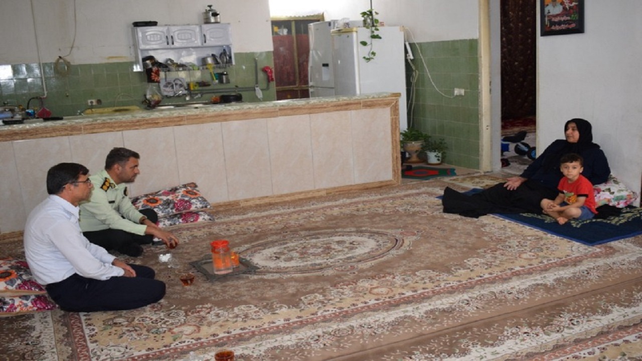 شهداء با خون گرانبها‌ی خود درخت تنومند انقلاب را آبیاری کردند
