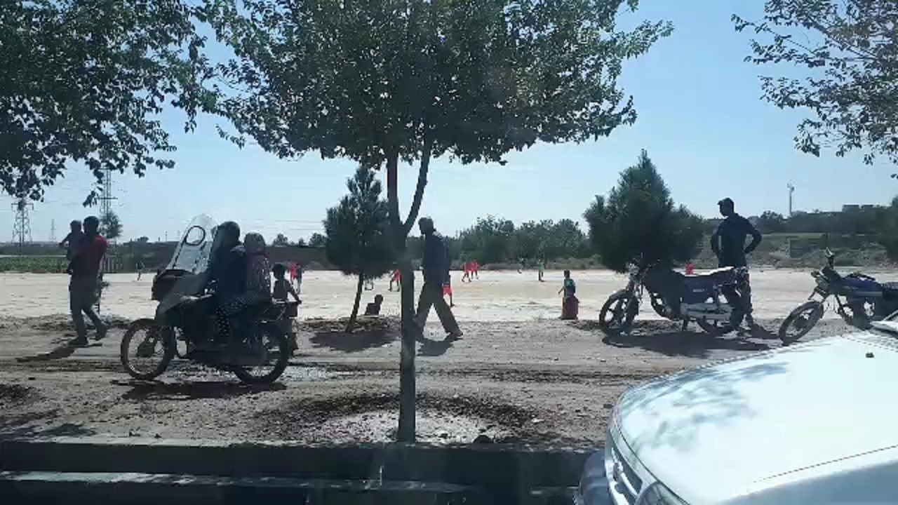 زمین فوتبال خاکی تفرجگاه کودکان مشهدی + فیلم