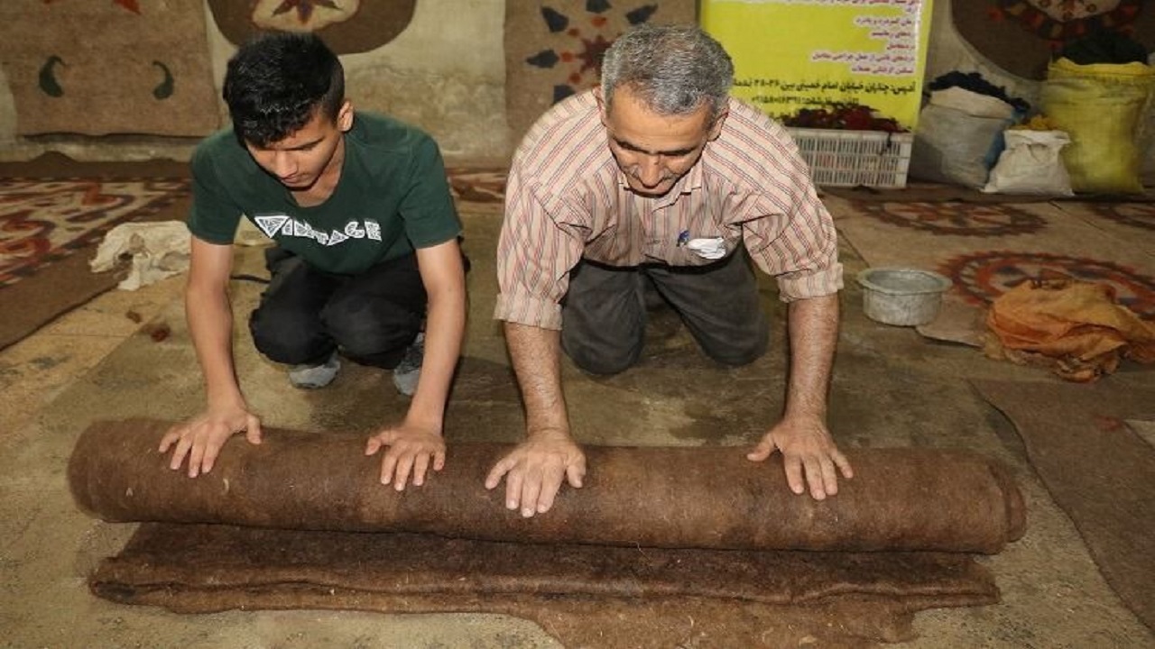 نمد مال چنارانی رتبه نخست مسابقات صنایع دستی کشور را کسب کرد